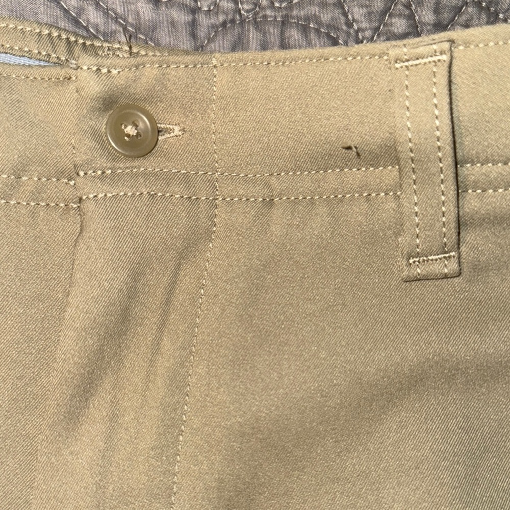 Under Armour Tan Casual Shorts Classic Flat-Front Design boys size M - Picture 2 of 7